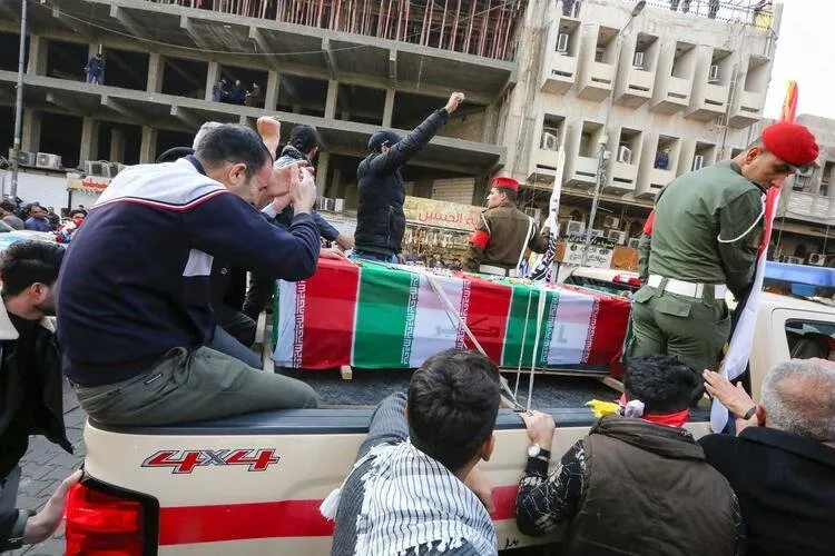 Tabutunu çevrelediler! İşte Süleymani'nin cenazesinden kareler