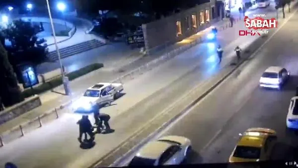 İzmir'de alkollü sürücünün polisi 400 metre kaputta taşıdığı anlar kamerada!