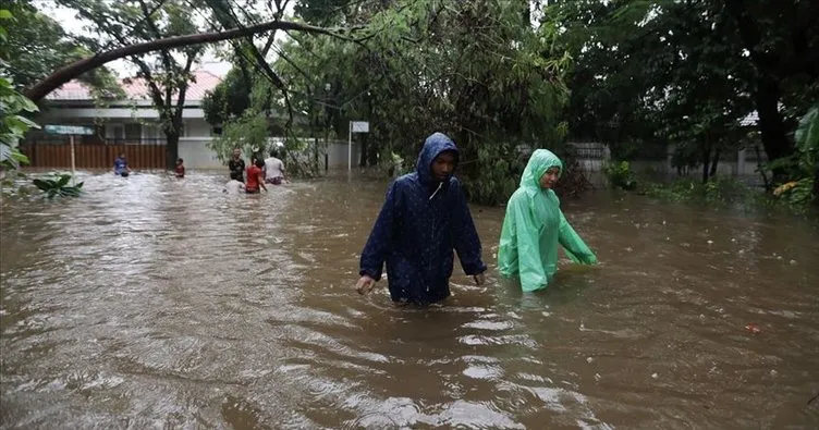 Endonezya’da sel felaketinde ölenlerin sayısı 25’e ulaştı