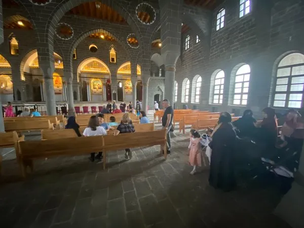 hendek-olaylarinda-zarar-gordugu-icin-onarilan-ermeni-kilisesine-ziyaretci-akini-1652768031260.jpeg