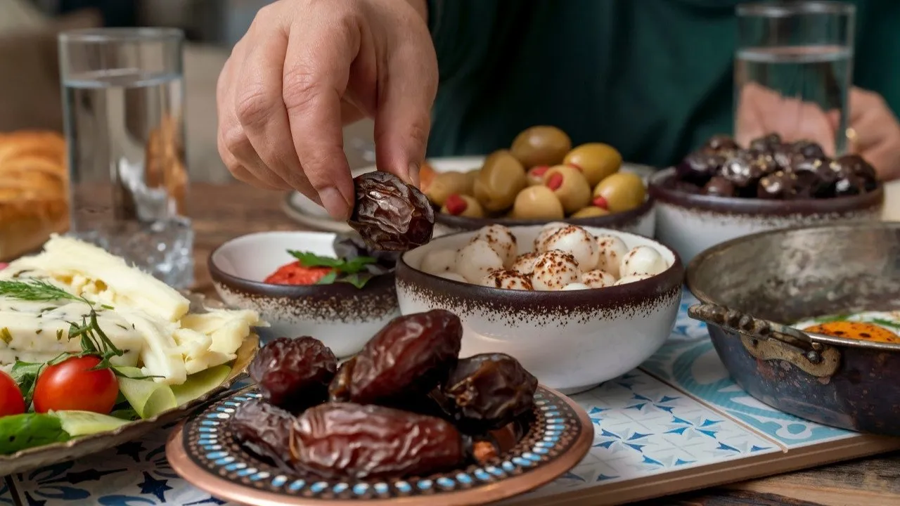 Ramazan Bayramı'nda oruç tutulur mu, ilk gün tutmak doğru mu, caiz mi? İşte Diyanet'in açıklaması!