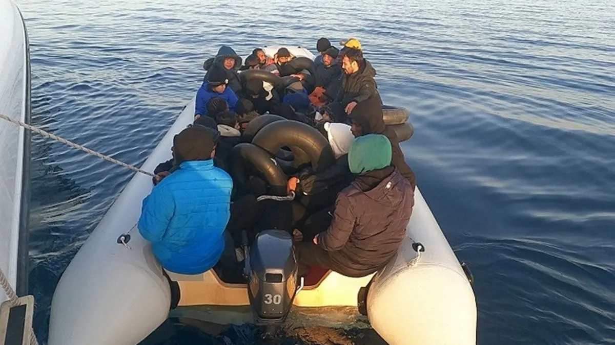 İzmir'de 10'u çocuk 29 kaçak göçmen yakalandı