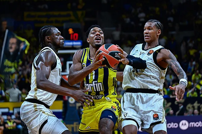 fenerbahce-euroleaguee-galibiyetle-basladi-bolognayi-evinde-devirdi-1790365970830.jpg