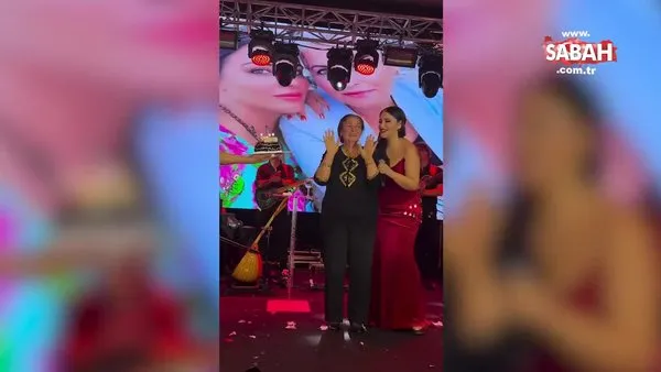Şarkıcı Zara'dan sahnede annesine doğum günü sürprizi! | Video