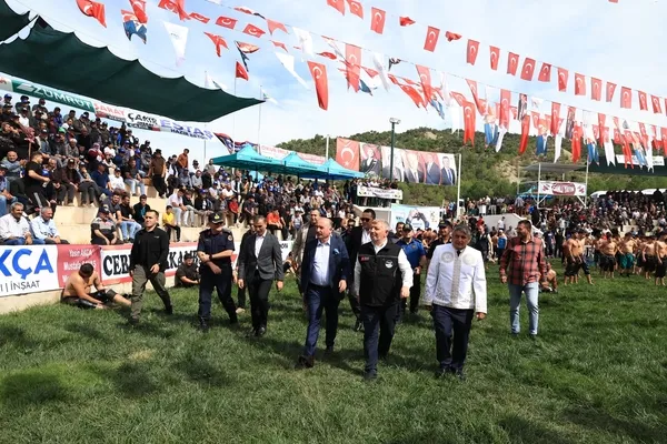 corumda-yagli-pehlivan-gureslerinde-baspehlivan-bekir-eryucel-oldu-1790444633156.jpg