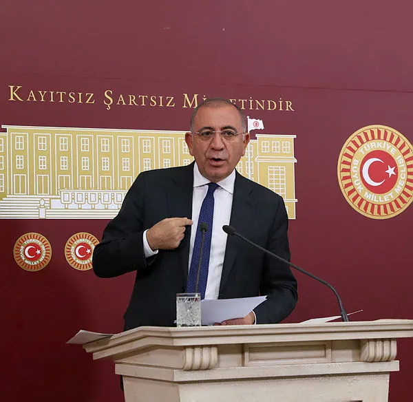 6li-masada-hdpye-bakanlik-krizi-derinlesiyor-gursel-tekin-hizini-alamadi-kim-bana-had-bildirecek-1662412252974.jpg 6'lı masada 'HDP'ye bakanlık' krizi derinleşiyor! Gürsel Tekin hızını alamadı: Kim bana had bildirecek?