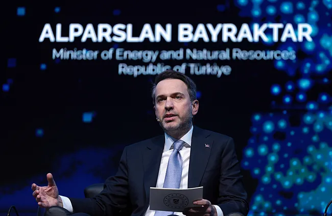 son-dakika-bakan-bayraktar-a-haber-canli-yayininda-duyurdu-yeni-mujde-karadenizden-gelebilir-1746202419218.jpeg