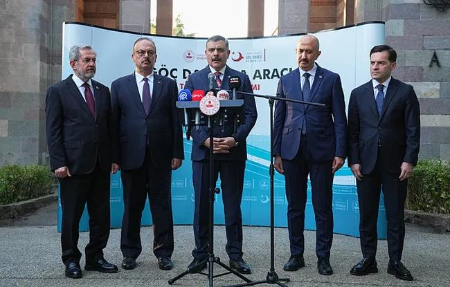 bakan-ciftciden-guvenli-okul-operasyonlarina-iliskin-aciklama-kararli-sekilde-devam-edecek-1789409010139.jpeg Okullarda güvenlik seferberliği! Bakan Çiftçi duyurdu: 7 bakanlık ortak protokol hazırladı