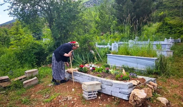 44-yildir-felaket-pesini-birakmadi-art-arda-5-buyuk-kayip-yasadi-felc-cig-yildirim-kanser-1780742707197.jpg