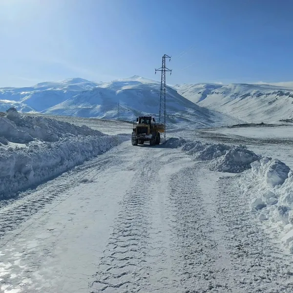 kar-yagisi-ve-tipinin-ardindan-kapanan-74-koy-yolu-ulasima-acildi-1769500707898.jpg