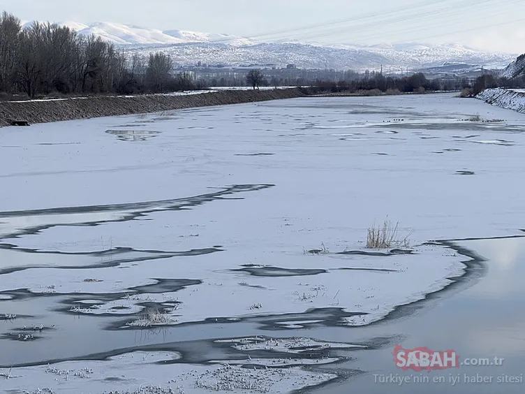 Sivas’ta derece -18’i gördü: Kızılırmak Nehri dondu!