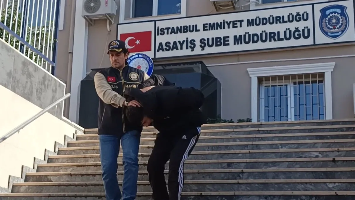 Ataşehir’de haraç kurşunu atan 2’si çocuk 3 şüpheli yakalandı Ataşehir’de haraç kurşunu atan 2’si çocuk 3 şüpheli yakalandı