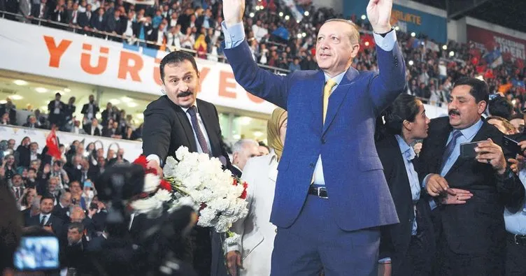 Sosyal medyanında lideri Erdoğan ve AK Parti