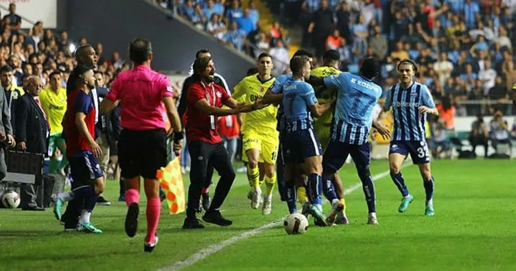 Adana Demirspor-Fenerbahçe maçında saha bir anda karıştı!
