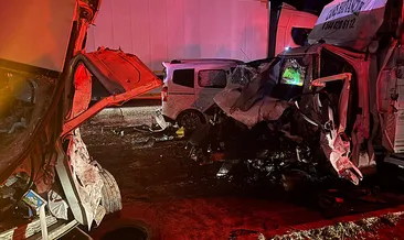 Niğde’de feci kaza: İki kamyonet ve bir araç çarpıştı! 1’i ağır 10 kişi yaralandı...
