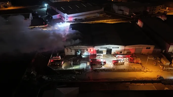 kayseride-mobilya-fabrikasinda-yangin-2-dron-goruntuleriyle-1769580058824.jpg