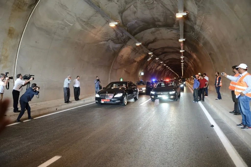 Karahan Tüneli'nden araç geçişleri başladı  .