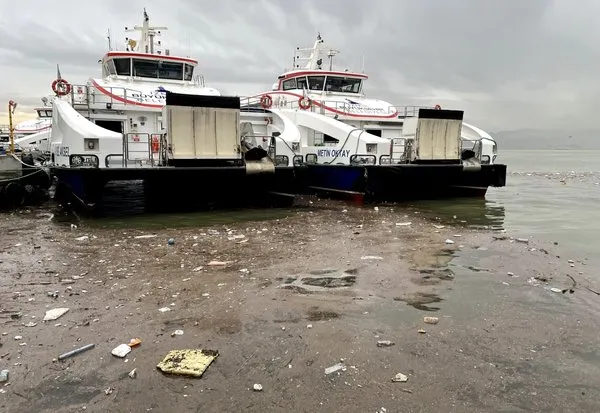 İzmir’de ’Pis koku’ tartışması sürüyor... Soyer kötü yönetiminin faturasını yine bürokratlarına kesti