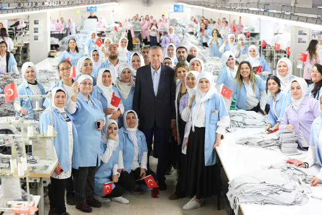 son-dakika-denizlide-emekci-kadinlarla-bulusma-baskan-erdogan-istihdamdaki-kadin-sayisi-105-milyona-yaklasti-1675101717636.jpg