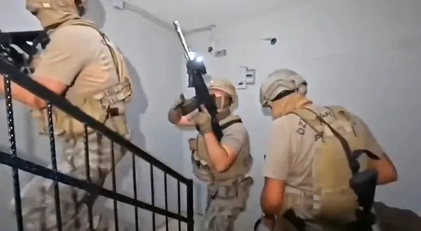 uyusturucu-tacirlerine-safak-operasyonu-58-kisi-tutuklandi-1782548193479.jpg