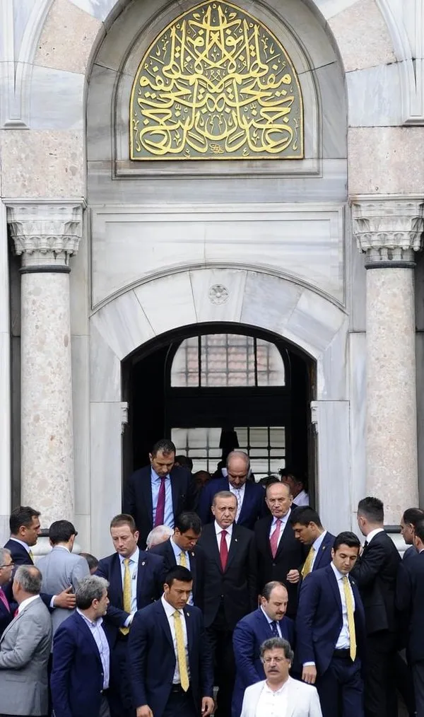 Cumhurbaşkanı Erdoğan, Eyüp Sultan Türbesi'nin restorasyondan sonraki açılışına katıldı