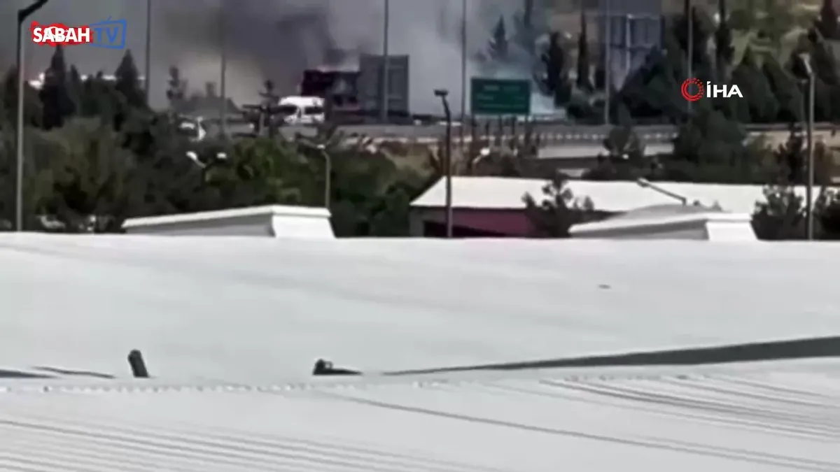 Gaziantep’te saman balyası yüklü tırda yangın videosunu izle Gaziantep’te saman balyası yüklü tırda yangın videosunu izle