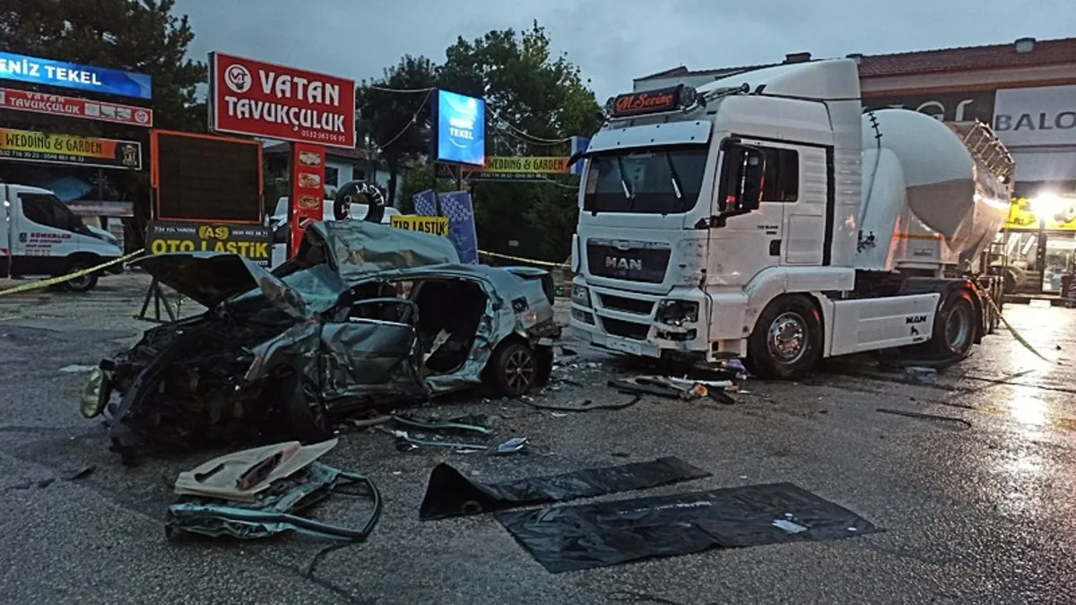 Ankara'da feci kaza! Otomobil tankere çarptı: Çok sayıda ölü ve yaralı var!