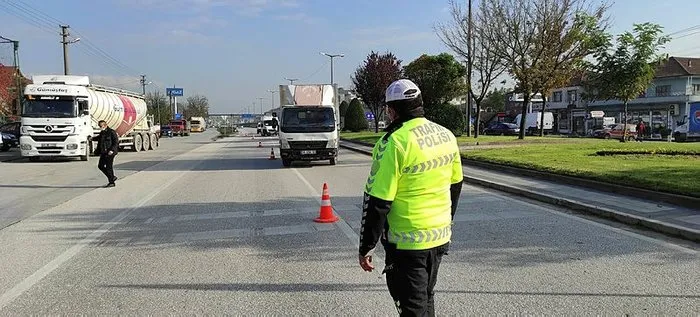 Kamyonette Bulunan Yipranmis Turk Bayragi Icin Ceza Kesildi Son Dakika Haberler