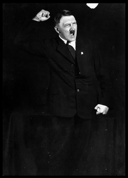 Hınç dolu vasat bir ressam: Hitler