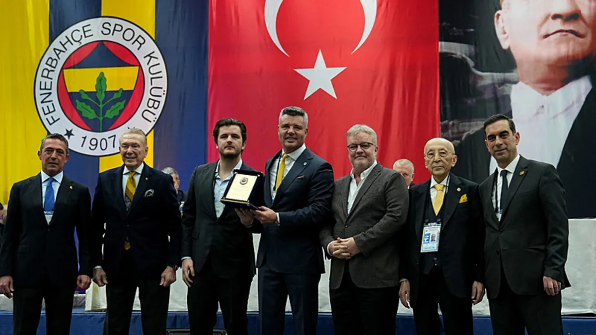 Fenerbahçe'den, Ali Şen'e 50. yıl plaketi!