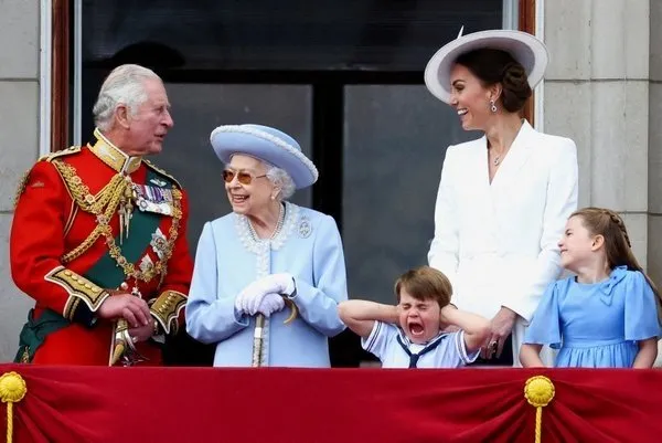 SON DAKİKA | İngiltere Kraliçesi 2. Elizabeth hayatını kaybetti! İşte Kraliçe Elizabeth’in hayatı…