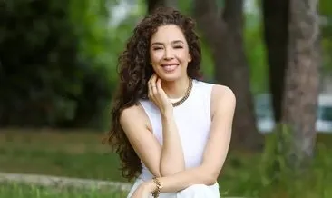 Azra Akın beş yıl sonra tiyatro sahnesinde #aydin