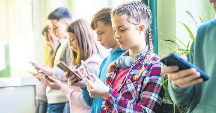 Sanal iletişim artıyor gençler yalnızlaşıyor