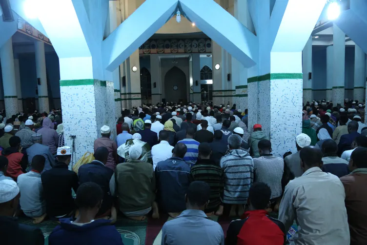 Ramazan ayının ilk teravih namazı kılındı