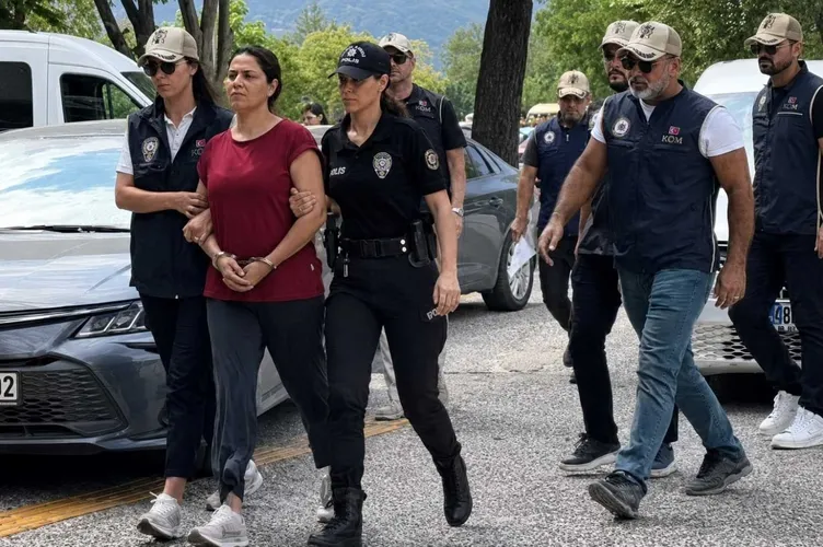 SON DAKİKA | 10 yıllık firarın beyni Ayşe Alanur Karatepe çıktı! Burkay Karatepe ile yazışmaları deşifre oldu: Sadece a planıyla yola çıkmışsınız