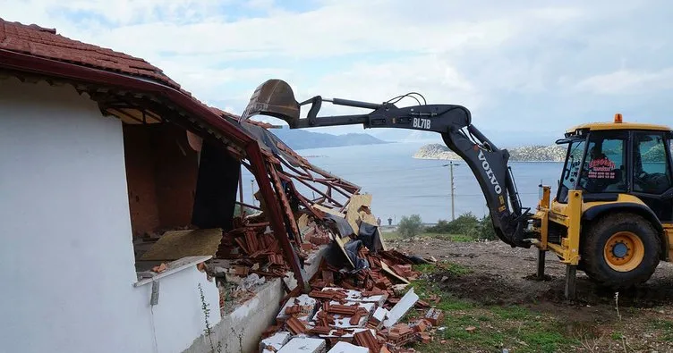 Marmaris’te kaçak 3 evin daha yıkımı yapıldı