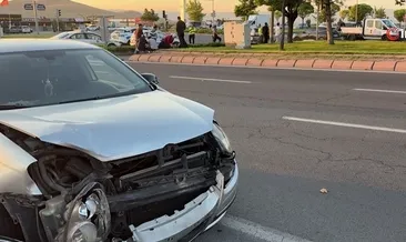 Otomobille çarpışan hafif ticari araç hurdaya döndü: 4 yaralı