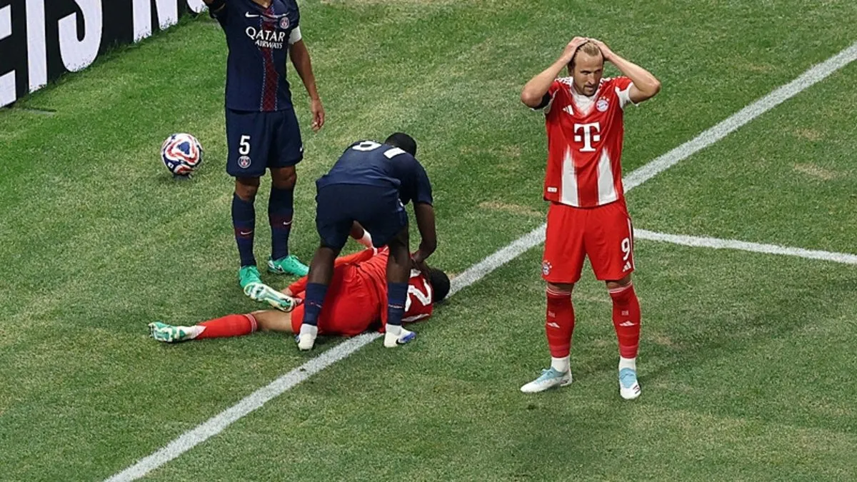 PSG - Bayern Münih maçında ayağı kırıldı! Futbolcular gözyaşlarını tutamadı