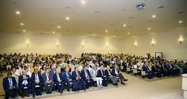 Türk dünyasının kulak burun boğaz uzmanları Bakü'de buluştu
