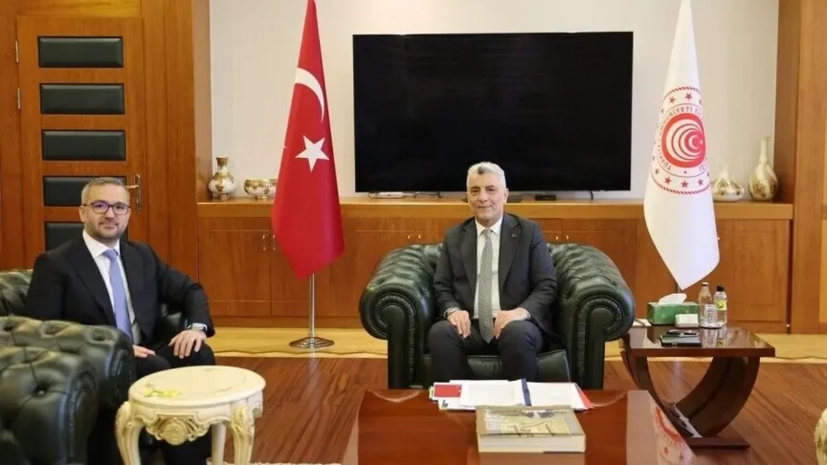 Ticaret Bakanı Ömer Bolat ve TCMB Başkanı Fatih Karahan'ın görüşmesinden bir kare.