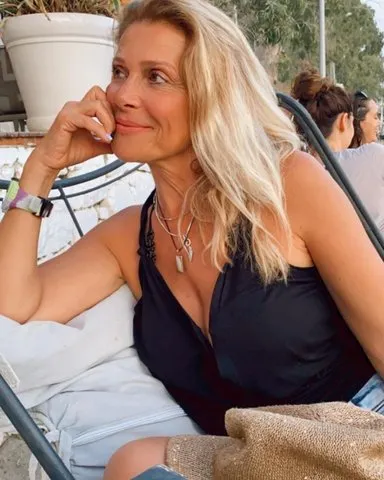 Çocuklar Duymasın'ın Emine'si olarak tanınmıştı! 54 yaşındaki Melek Şahin 20'liklere taş çıkartıyor...