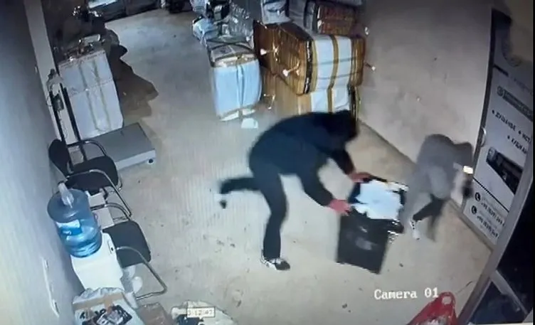 Fatih’te, 4 milyonluk vurgunun görüntüleri ortaya çıktı: Kasayı işte böyle çalmışlar!