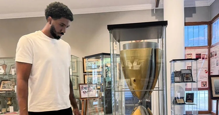 Muhaymin Mustafa, Karşıyaka’da!