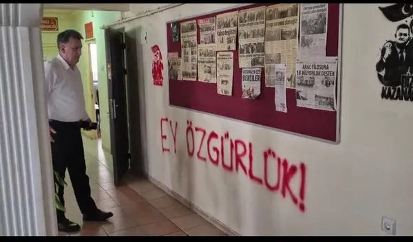 chpde-anahtar-krizi-yeni-baskan-parti-binasina-cilingirle-girdi-1784220450736.jpg
