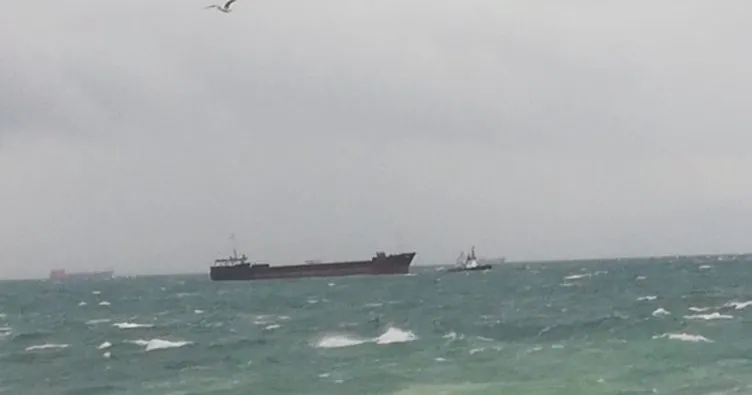 İstanbul’da Panama bayraklı gemi sürüklendi