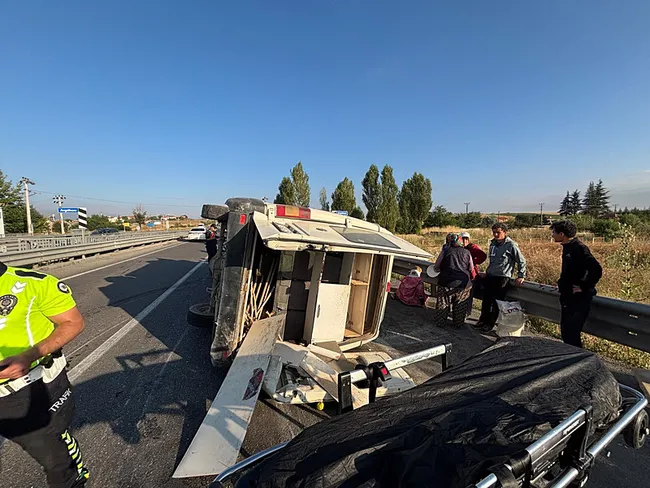 konyada-tarim-iscilerini-tasiyan-minibus-devrildi-2si-agir-14-yarali-1785607293577.jpg