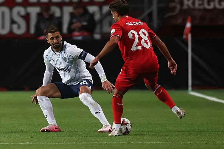 SON DAKİKA FENERBAHÇE HABERLERİ: Hollanda, Twente maçı sonrası Fenerbahçeli yıldızı konuşuyor! Tek başına engel oldu