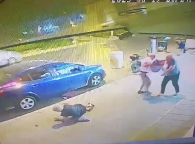 İzmir’de Sibel vahşeti: Karı kocaya vahşice saldırdı! İşte cinayet anı: Göğsünden…