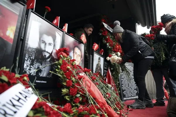 Reina katliamında hayatını kaybedenler anıldı