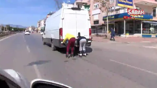 Antalya'da patenci gençlerin tehlikeli yolculuğu kamerada | Video